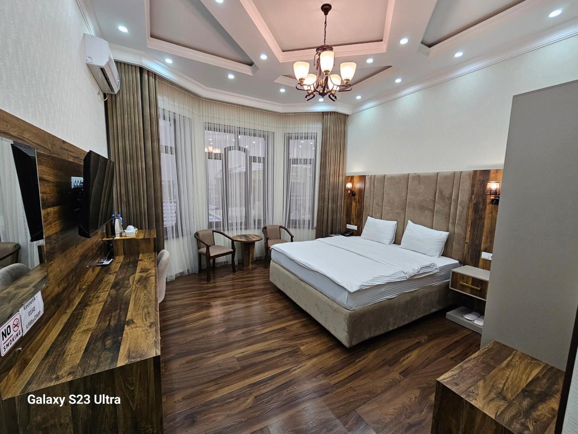 Hotel Sharq Dushanbe Esterno foto