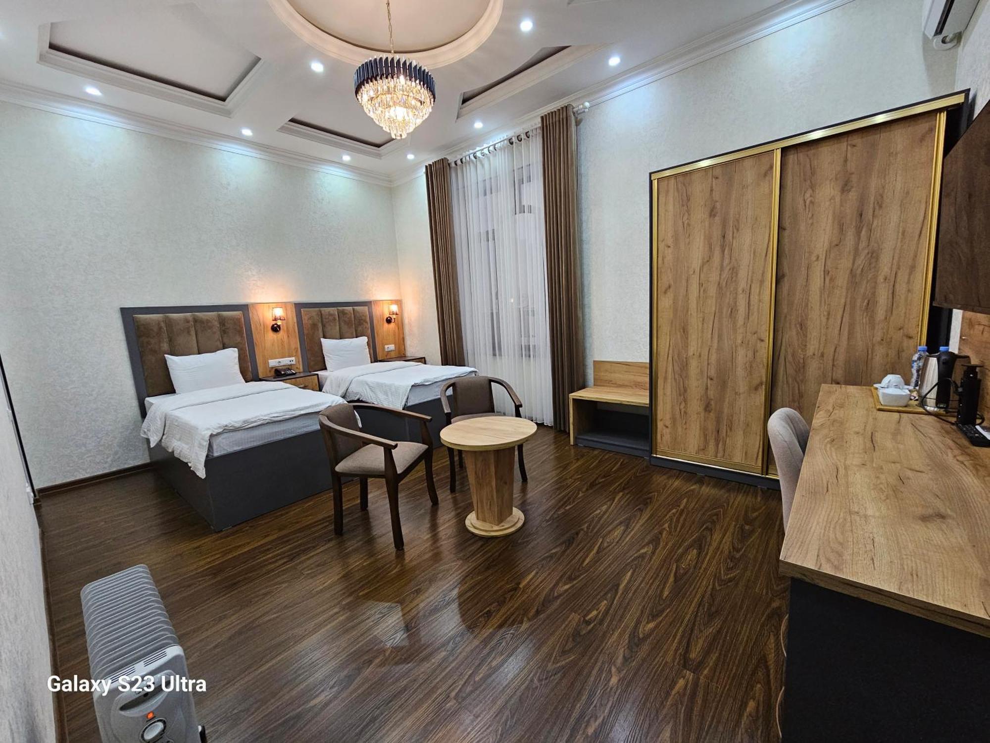 Hotel Sharq Dushanbe Esterno foto