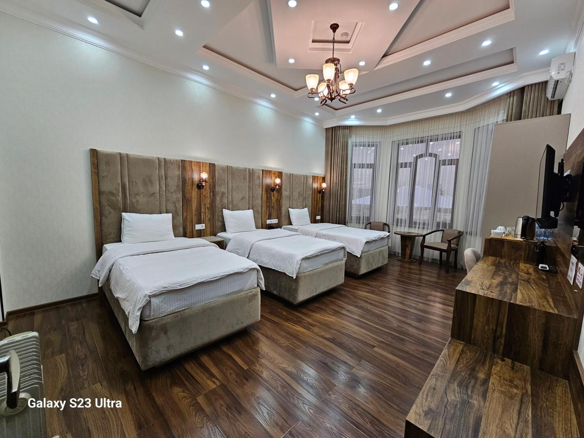 Hotel Sharq Dushanbe Esterno foto