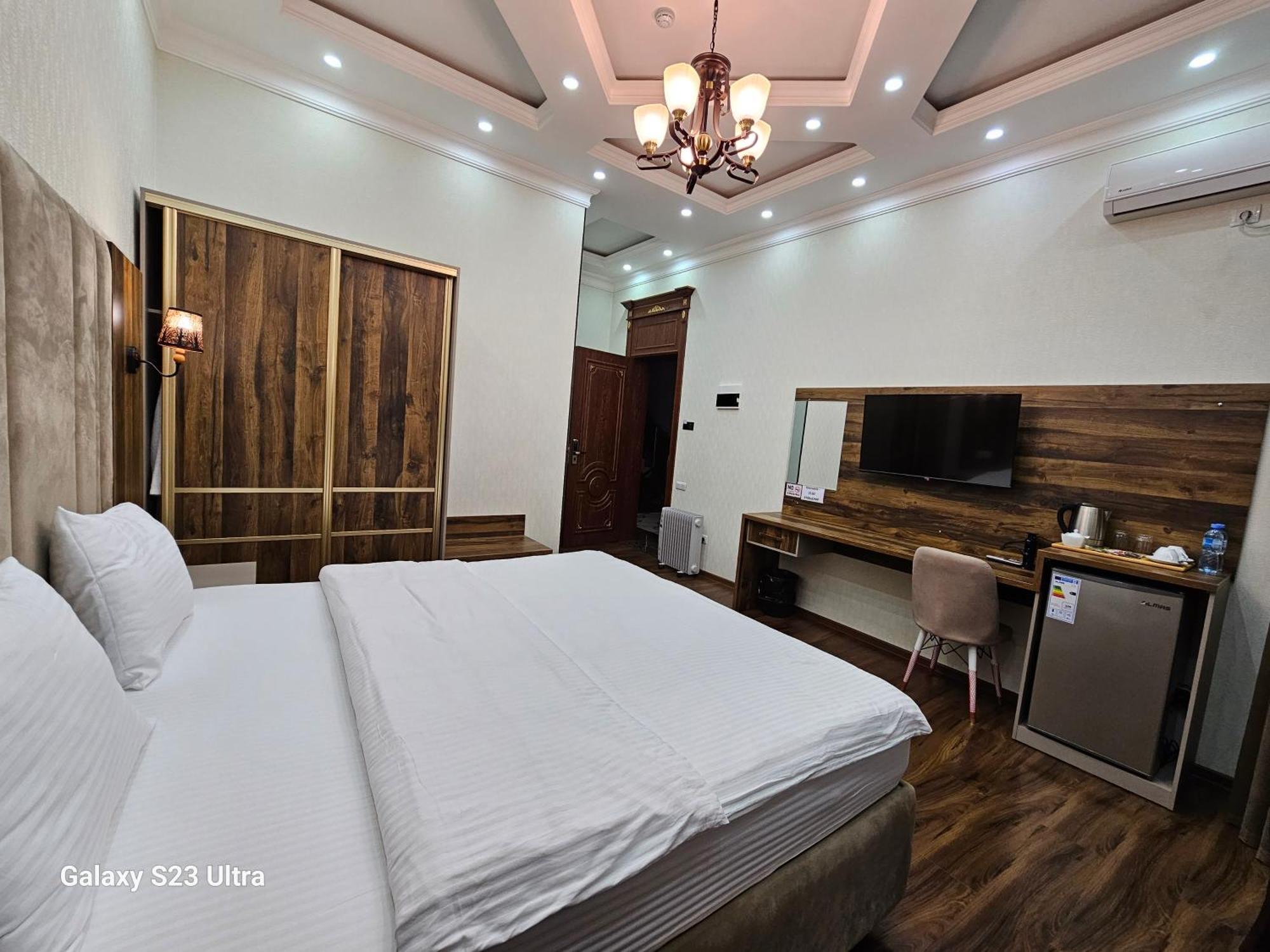 Hotel Sharq Dushanbe Esterno foto