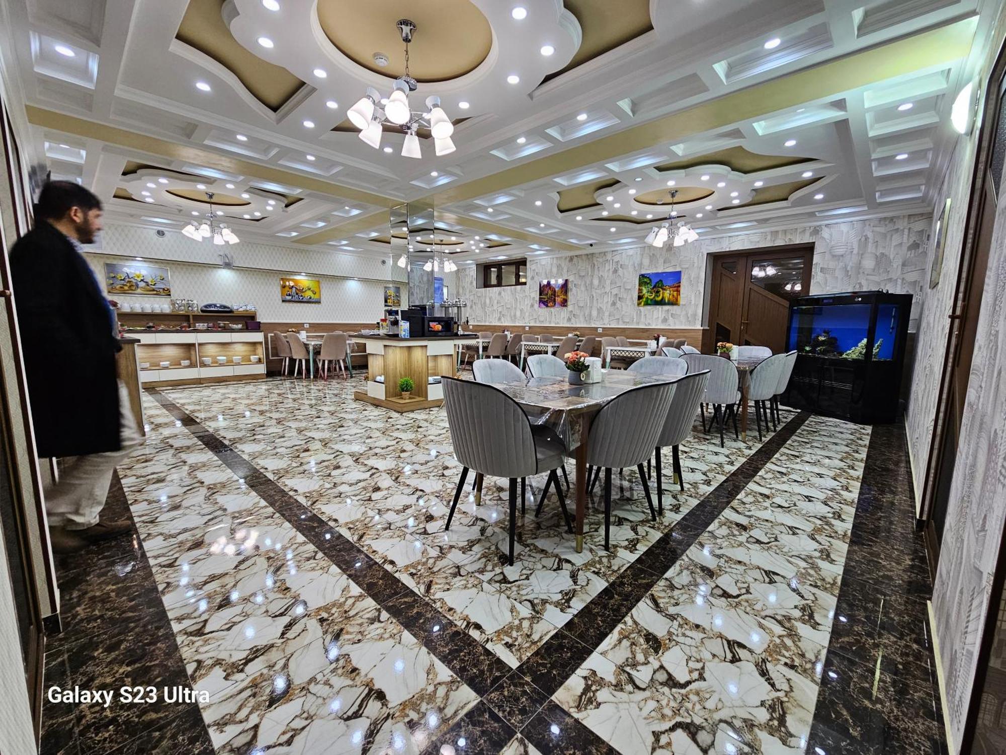 Hotel Sharq Dushanbe Esterno foto
