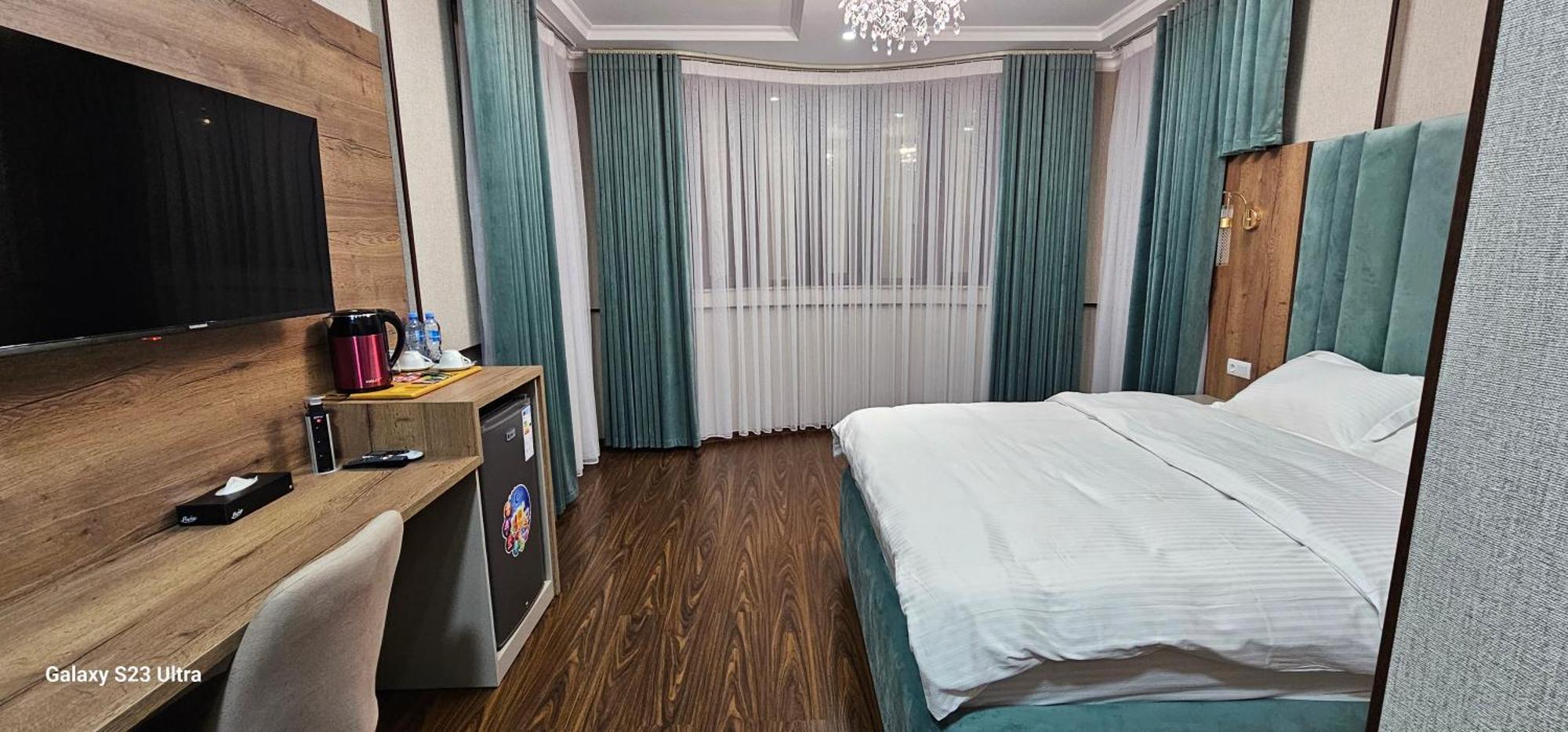 Hotel Sharq Dushanbe Esterno foto